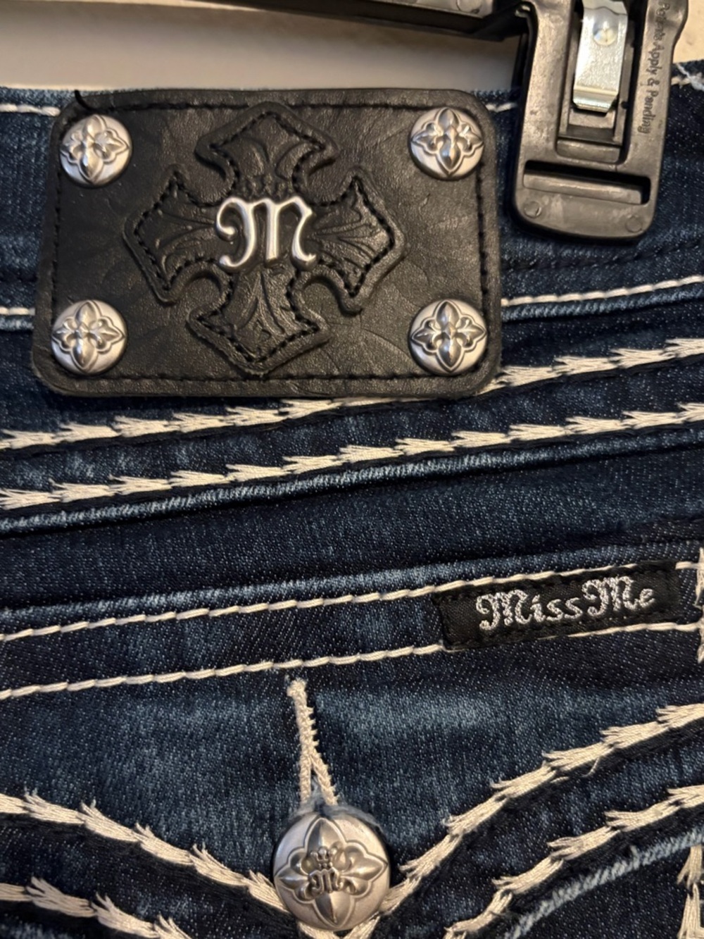 Miss Me Cuffed Capri Jeans Dark Wash Thick Stitch Flap Pocket Y2K- Size 32 - Picture 5 of 6